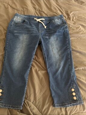 Women's Blue Pull-On Crop Jeans with Button Detail